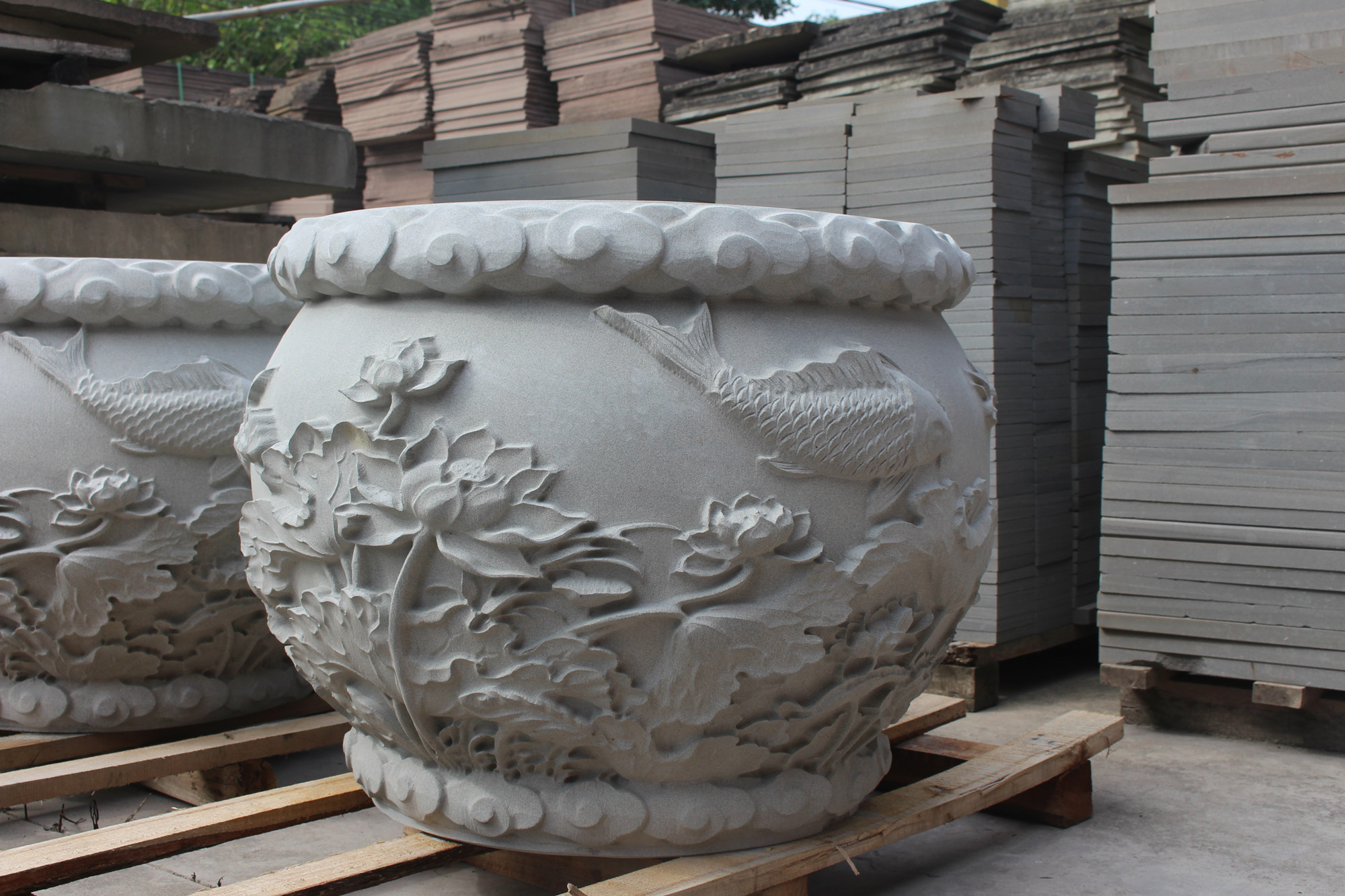 青石風(fēng)水魚缸